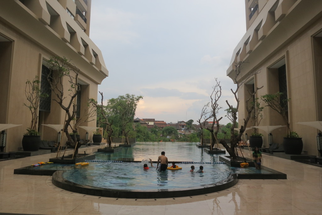 hotel tentrem pool