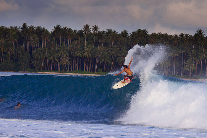 surfing di pulau nias