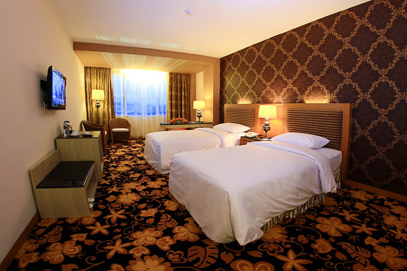Kamar Tamu-Deluxe Room Grand Rocky Hotel Bukittinggi