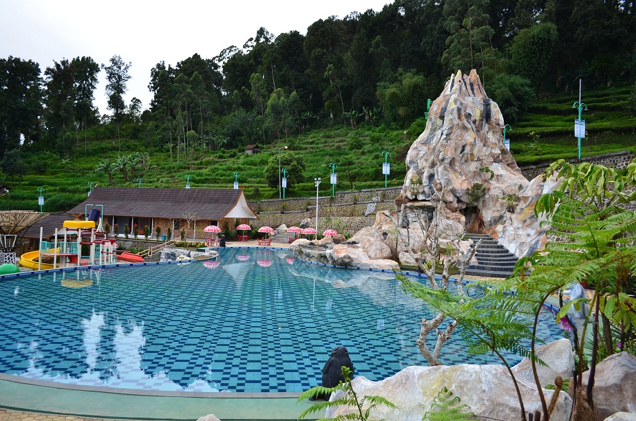 ciwidey valley hot spring pool