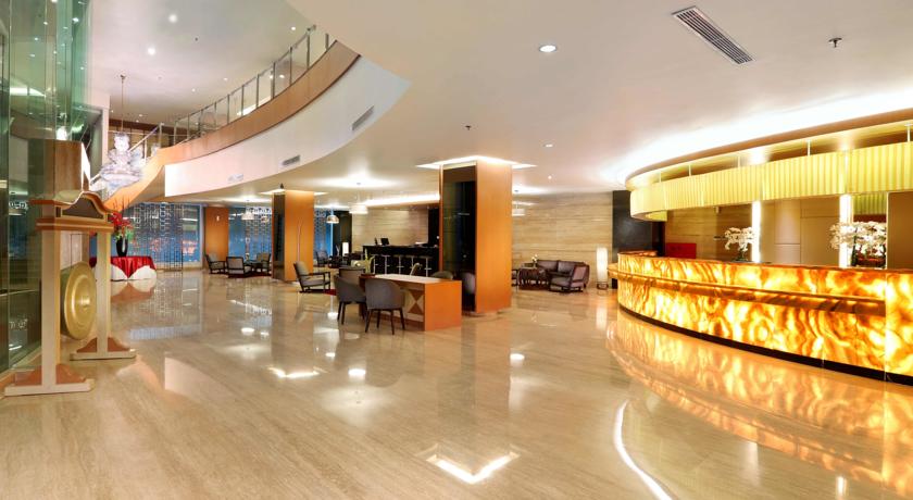 Aston Semarang Hotel and Convention Center lobby