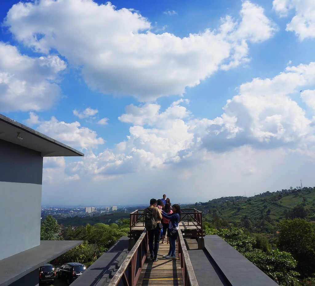 Seni Makan Di Tempat Seni, Lawangwangi Cafe