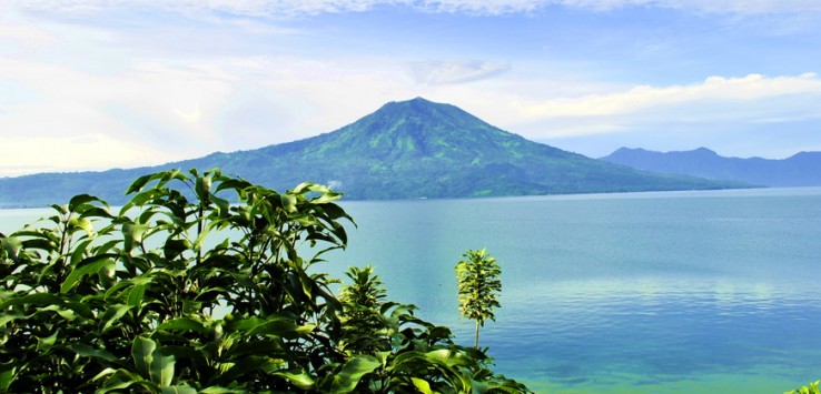 Keindahan Danau Ranau di Lampung