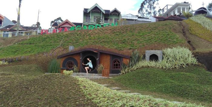 Serunya Main Ke Taman Kelinci Dan Rumah Hobbit Malang